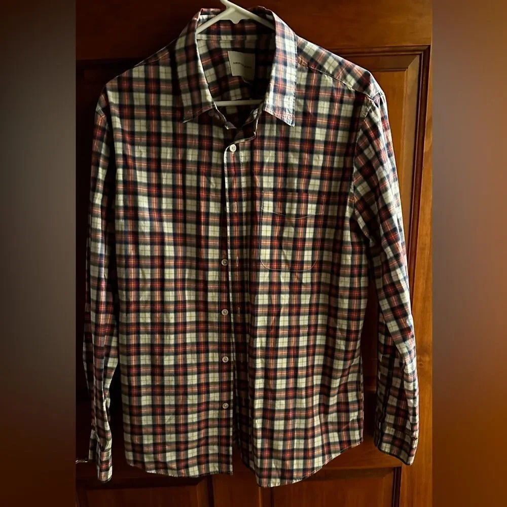 American Eagle Men’s button up plaid dress shirt. Size Large